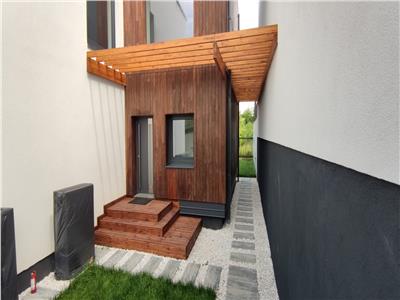 Casa smart, casa pasiva eficient. Suprafata utila 184 mp si 195 mp utili, curte 450 mp. Varianta semifinisate! Comision 0%!