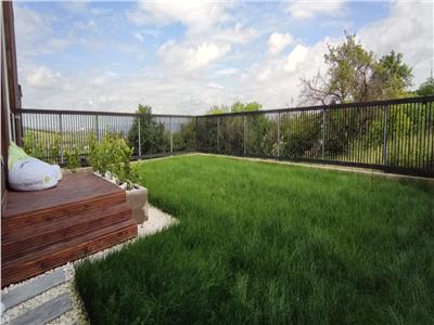 Casa smart, casa pasiva eficient. Suprafata utila 184 mp si 195 mp utili, curte 450 mp. Varianta semifinisate! Comision 0%!