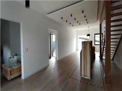 Casa smart, casa pasiva eficient. Suprafata utila 184 mp si 195 mp utili, curte 450 mp. Varianta semifinisate! Comision 0%!