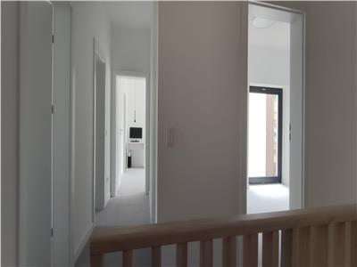 Casa smart, casa pasiva eficient. Suprafata utila 184 mp si 195 mp utili, curte 450 mp. Varianta semifinisate! Comision 0%!