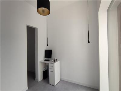 Casa smart, casa pasiva eficient. Suprafata utila 184 mp si 195 mp utili, curte 450 mp. Varianta semifinisate! Comision 0%!