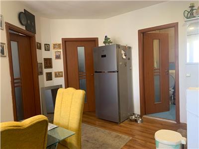 Apartament decomandat cu 2 dormitoare zona Terra mobilat si utilat, 2 parcari!