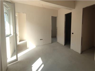 Apartament cu 3 camere semifinisat 58.5 mp plus 2 terase 15 mp.