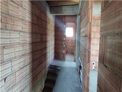 Unitate duplex semifinisata 120 mp pe teren de 500 mp. Zona Corusu.