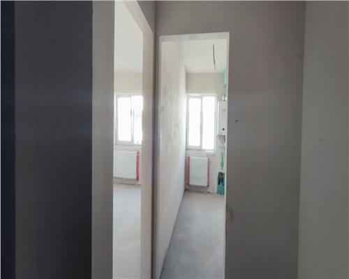 Apartament finisat decomandat cu 2 camere plus 2 balcoane. Su 53.41. Su balcoane 8,34 mp.