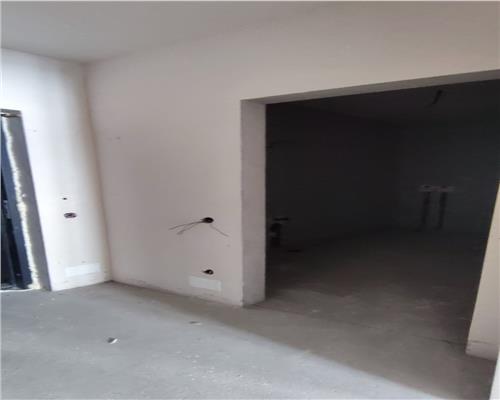 Apartament finisat decomandat cu 2 camere plus 2 balcoane. Su 53.41. Su balcoane 8,34 mp.