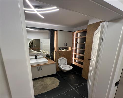 Apartament la cheie cu 3 camere plus terasa 12 mp, etaj intermediar!