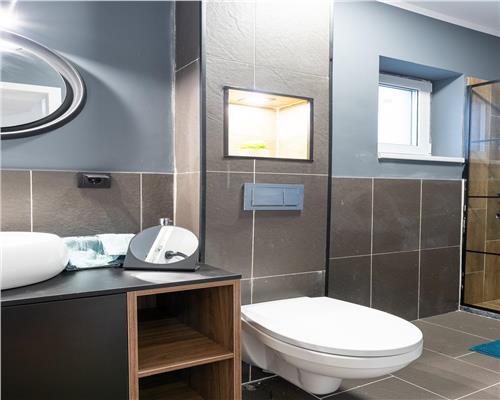 La cheie casa, finisaje si mobilier premium, terasa si gradina in Floresti.