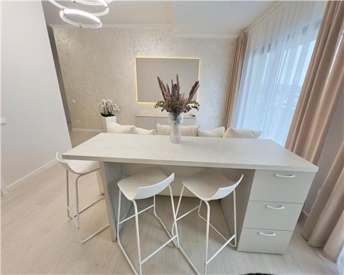 Apartament cu 3 camere, finisaje si mobilier premium 56 mp plus terasa 12 mp etaj intermediar in Floresti!