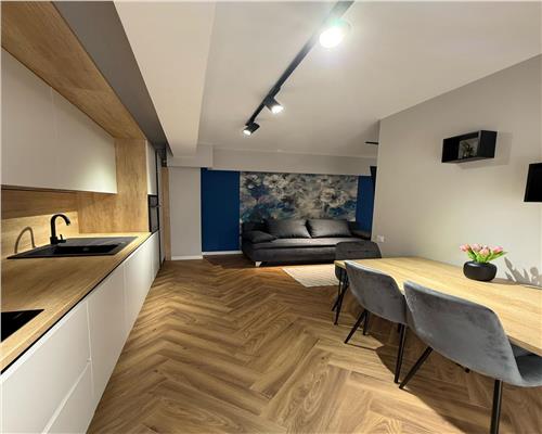Apartament la cheie lux, living si bucatarie, 2 dormitoare, dressing si gradina 10 mp.
