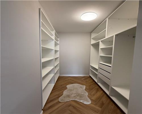 Apartament la cheie lux, living si bucatarie, 2 dormitoare, dressing si gradina 10 mp.