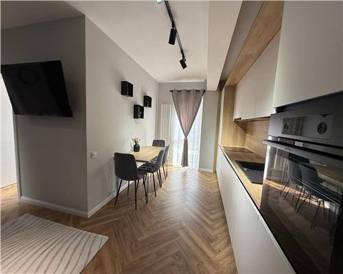 Apartament la cheie lux, living si bucatarie, 2 dormitoare, dressing si gradina 10 mp.