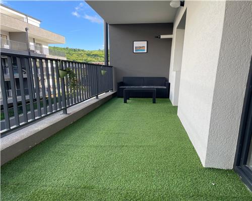 Apartament cu 3 camere, mobilat si utilat la cheie plus terasa in Floresti.