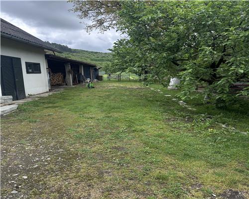 Casa indviduala cu 3 camere, living, bucatarie, 2 bai si mansarda in apropiere de Gherla!