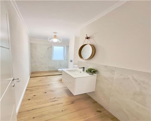 Apartament cu 3 camere la cheie, etaj intermediar, zona Tineretului.