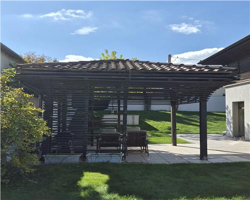 Un refugiu discret, unde lumina si armonia scriu povestea casei! Cu o suprafata de 317 mp utili pe o suprafata de 988 mp teren, zona premium!