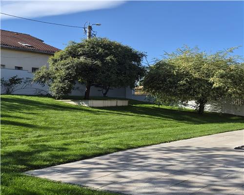 Un refugiu discret, unde lumina si armonia scriu povestea casei! Cu o suprafata de 317 mp utili pe o suprafata de 988 mp teren, zona premium!