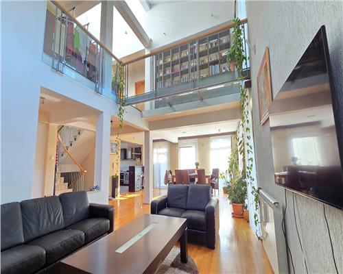 Un refugiu discret, unde lumina si armonia scriu povestea casei! Cu o suprafata de 317 mp utili pe o suprafata de 988 mp teren, zona premium!