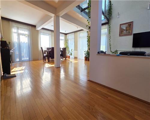 Un refugiu discret, unde lumina si armonia scriu povestea casei! Cu o suprafata de 317 mp utili pe o suprafata de 988 mp teren, zona premium!