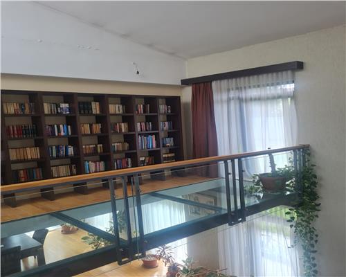 Un refugiu discret, unde lumina si armonia scriu povestea casei! Cu o suprafata de 317 mp utili pe o suprafata de 988 mp teren, zona premium!