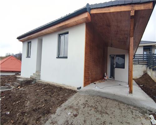Casa individuala semifinisata in Corusul. Su.120 mp pe teren de 726 mp. Detine Cf.