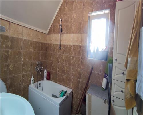 Comision 0%! Locul unde confortul devine acasa! Casa insiruita spatioasa zona Florilor!