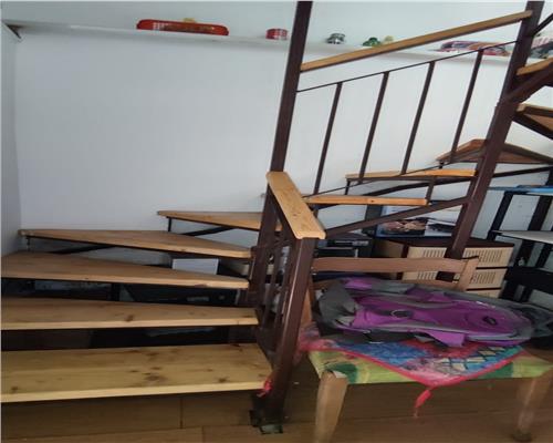 Comision 0%! Locul unde confortul devine acasa! Casa insiruita spatioasa zona Florilor!