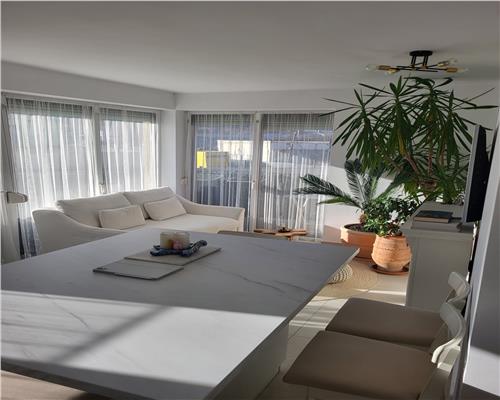 Apartament 2 camere, 60 mp/ 2 balcoane/ Etaj 1/ Parcare cu Cf/ Zona Florilor