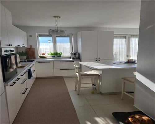 Apartament 2 camere, 60 mp/ 2 balcoane/ Etaj 1/ Parcare cu Cf/ Zona Florilor