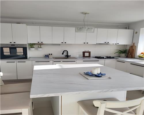 Apartament 2 camere, 60 mp/ 2 balcoane/ Etaj 1/ Parcare cu Cf/ Zona Florilor
