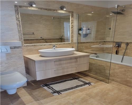 Apartament 2 camere, 60 mp/ 2 balcoane/ Etaj 1/ Parcare cu Cf/ Zona Florilor