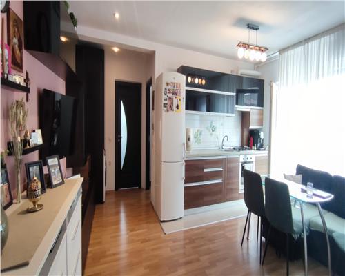 Apartament cu 2 camere, 58 mp plus balcon 8 mp, parcare cu Cf. Zona Eroilor. Posibilitate de recompartimentare!