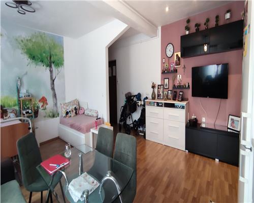 Apartament cu 2 camere, 58 mp plus balcon 8 mp, parcare cu Cf. Zona Eroilor. Posibilitate de recompartimentare!