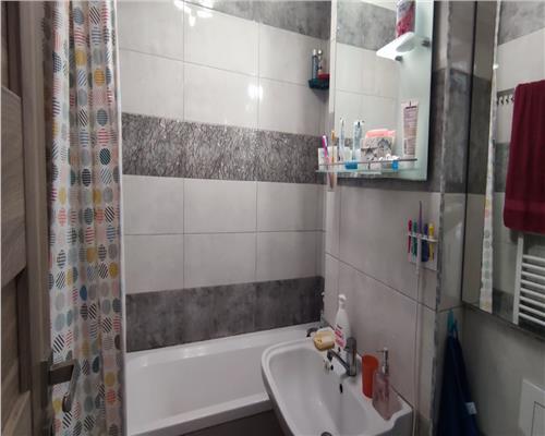 Propietate rara in Manastur, apartament cu 5 camere, balcon si pivnita, zona OMV!