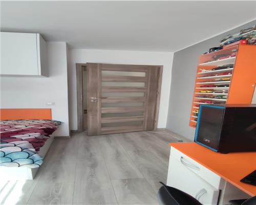 Propietate rara in Manastur, apartament cu 5 camere, balcon si pivnita, zona OMV!