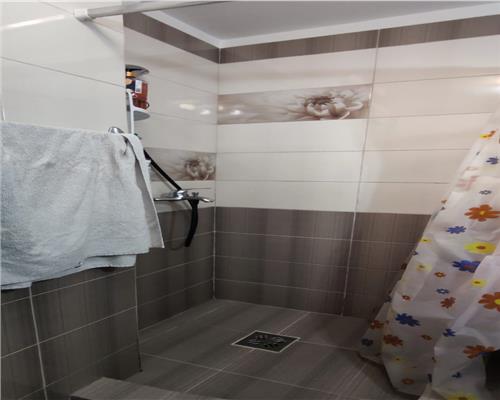 Propietate rara in Manastur, apartament cu 5 camere, balcon si pivnita, zona OMV!