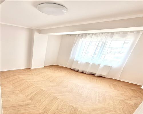 Apartament mobilat si utilat cu 3 camere la cheie in Floresti.
