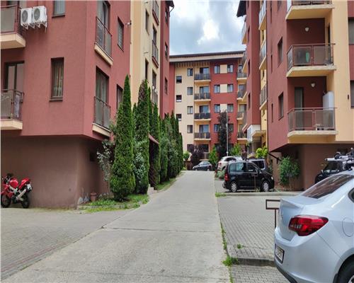 Apartament cu 3 camere, 51 mp plus balcon 6 mp etaj intermediar, zona Stejarului!