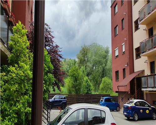 Apartament cu 3 camere, 51 mp plus balcon 6 mp etaj intermediar, zona Stejarului!