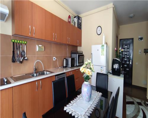 Apartament cu 3 camere, 51 mp plus balcon 6 mp etaj intermediar, zona Stejarului!