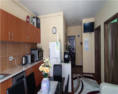 Apartament cu 3 camere, 51 mp plus balcon 6 mp etaj intermediar, zona Stejarului!