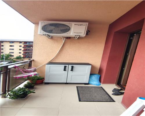 Apartament cu 3 camere, 51 mp plus balcon 6 mp etaj intermediar, zona Stejarului!