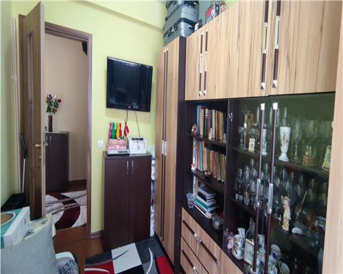 Apartament cu 3 camere, 51 mp plus balcon 6 mp etaj intermediar, zona Stejarului!