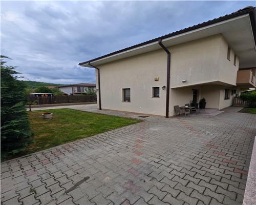 Unitate Duplex mobilat si utilat 116 mp utili teren liber 258 mp in zona Terra Floresti.