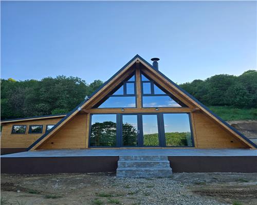 Cabana A-Frame premium – confort, natură și intimitate!
