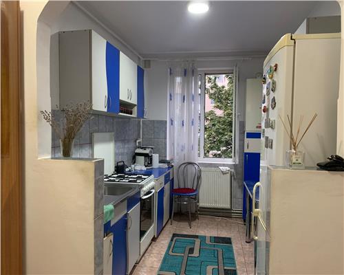 Apartament 2 camere + bucătărie, renovat recent, cu parcare – Dealul Florilor, Dej