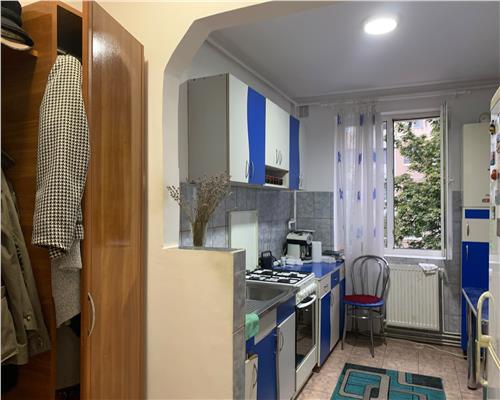 Apartament 2 camere + bucătărie, renovat recent, cu parcare – Dealul Florilor, Dej