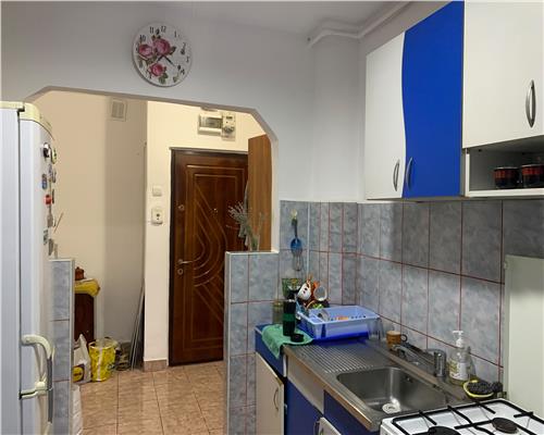 Apartament 2 camere + bucătărie, renovat recent, cu parcare – Dealul Florilor, Dej