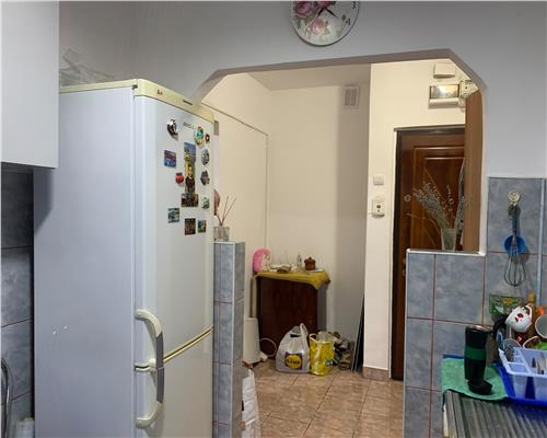 Apartament 2 camere + bucătărie, renovat recent, cu parcare – Dealul Florilor, Dej