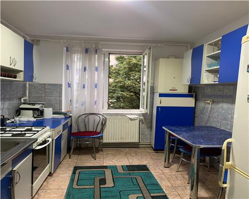 Apartament 2 camere + bucătărie, renovat recent, cu parcare – Dealul Florilor, Dej